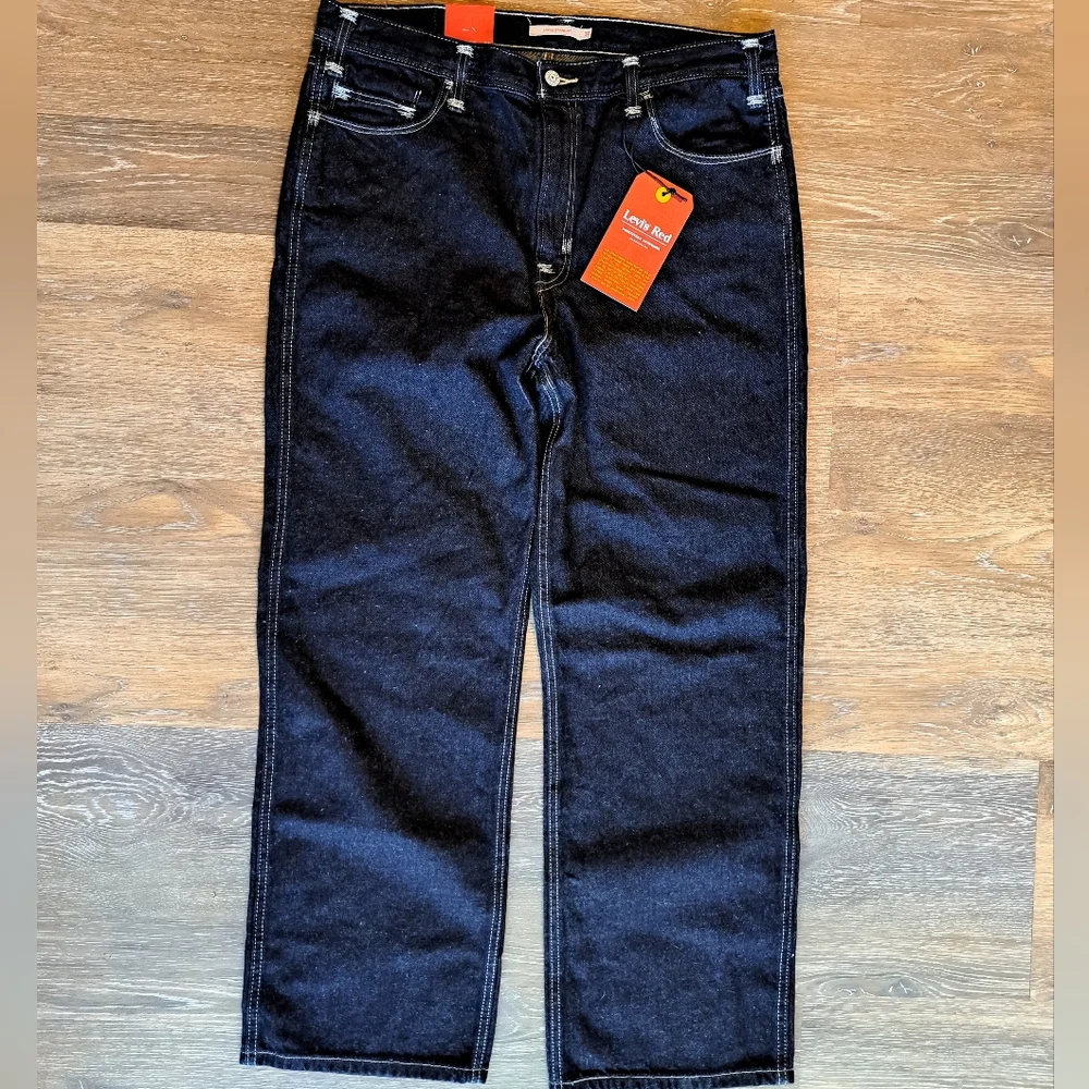 Size 32 X 30 Levi's Red Loose Straight Jeans - Picture 3 of 7